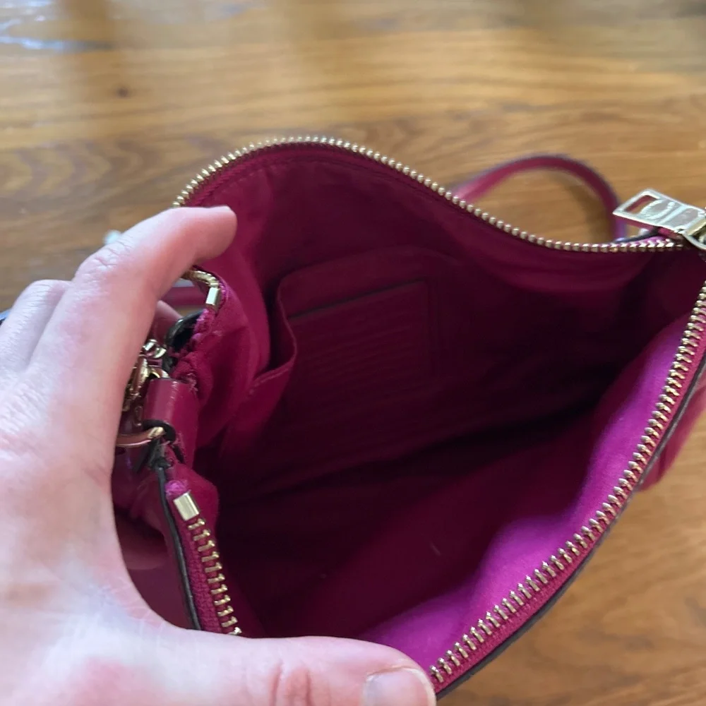 Coach hot pink bag with gold chain - Picture 2 of 3